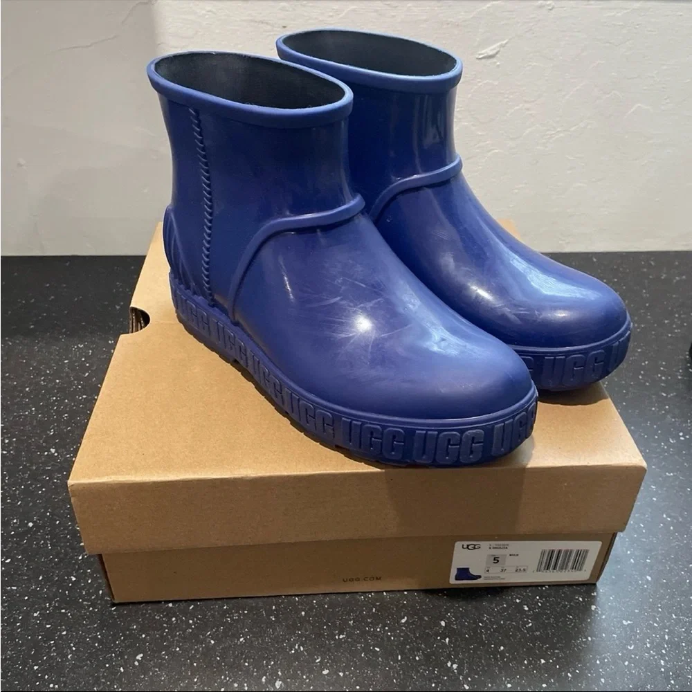UGG Drizzlita ankle rain boots big kids size 5
